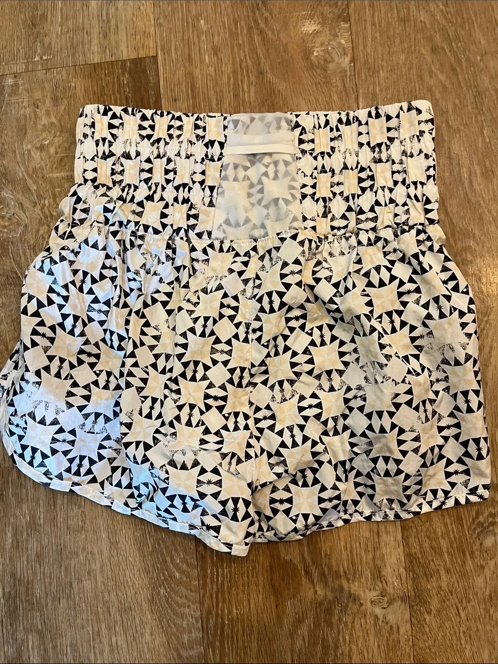 FP Movement The Way Home Shorts Size Small White Black Patterned Activewear - Picture 7 of 13